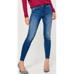 Jeansy damskie: Jeansy regular skinny - Niebieski