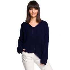 Granatowy Oversizowy Sweter w Serek z Asymetrycznym Dołem. Niebieskie swetry damskie Molly.pl, na wiosnę, s, bez wzorów, ze splotem, bez rękawów, bez kaptura. Za 109,90 zł.