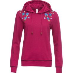 Bluza z kapturem i haftem bonprix jeżynowo-czerwony. Czerwone bluzy z kapturem damskie bonprix, z haftami. Za 89,99 zł.