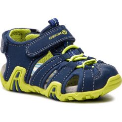 Sandały GEOX - B Sand.Kraze A B9224A 01550 C0749 M Navy/Lime. Niebieskie sandały chłopięce Geox, ze skóry ekologicznej, bez zapięcia. W wyprzedaży za 129,00 zł.