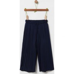 OVS - Spodnie dziecięce 104-140 cm. Niebieskie spodnie dziewczęce OVS, bez wzorów, z poliesteru. Za 89,90 zł.