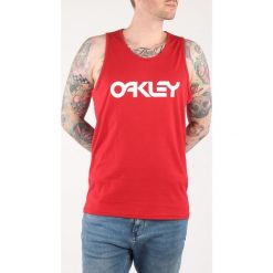Oakley Mark II Podkoszulek Czerwony. Czerwone podkoszulki męskie Oakley, l, z nadrukiem, z bawełny, bez rękawów. Za 111,95 zł.