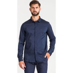 KOSZULA Emporio Armani. Niebieskie koszule męskie Emporio Armani, s, z haftami, z materiału, z włoskim kołnierzykiem, bez rękawów. Za 679,00 zł.