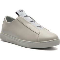 Sneakersy EMPORIO ARMANI - X4X239 XL477 A222 Off White/Off White. Białe sneakersy męskie marki Emporio Armani, na co dzień, bez wzorów, ze skóry ekologicznej, eleganckie, bez zapięcia. W wyprzedaży za 469,00 zł.