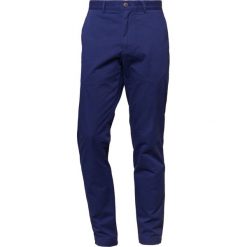 Chinosy męskie: Club Monaco CONNOR Chinosy mottled royal blue
