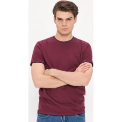 T-shirt z kieszenią - Bordowy. Czerwone t-shirty damskie House, s, bez wzorów, bez kołnierzyka. Za 39,99 zł.