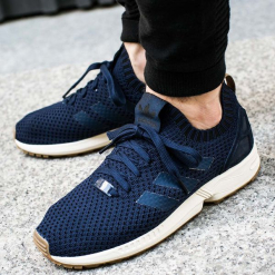 Buty adidas ZX Flux Primeknit "Collegiate Navy/Gum" (BA7372). Niebieskie halówki męskie Adidas, z materiału, adidas zx. Za 199,99 zł.