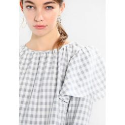 Fashion Union LINETTE Sukienka letnia grey. Szare bez kategorii marki Fashion Union, na lato, z poliesteru. W wyprzedaży za 170,10 zł.