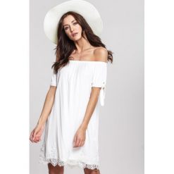 Biała Sukienka Walk In. Białe sukienki damskie other, s, bez wzorów, z koronki, eleganckie, bez kołnierzyka, bez rękawów, mini. Za 79,99 zł.