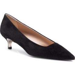 Szpilki FURLA - Code YD17FCD-C10000-O6000-1-007-20-IT Nero. Czarne półbuty damskie Furla, bez wzorów, z zamszu, eleganckie, bez obcasa, na obcasie, bez zapięcia. Za 1039,00 zł.