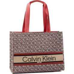 Torebka CALVIN KLEIN - Stripe Logo Tote Md Jacq K60K606506 0JX. Szare torebki klasyczne damskie Calvin Klein, bez wzorów, z materiału, klasyczne, na ramię, bez dodatków. W wyprzedaży za 449,00 zł.