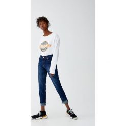 Jeansy skinny fit boyfriend. Szare rurki damskie marki Pull&Bear, z jeansu. Za 109,00 zł.