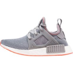 Adidas Originals NMD_XR1 Tenisówki i Trampki grey three/solar red. Szare tenisówki damskie adidas Originals, z materiału. W wyprzedaży za 407,40 zł.