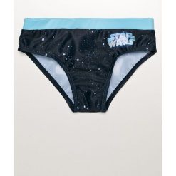 Blukids - Kąpielówki dziecięce Star Wars. Niebieskie kąpielówki chłopięce Blukids, z motywem z bajki, z elastanu, retro. W wyprzedaży za 39,90 zł.