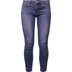 Mother LOOKER ANKLE FRAY Jeans Skinny Fit girl crush. Niebieskie jeansy damskie relaxed fit marki Mother, z bawełny. Za 1189,00 zł.