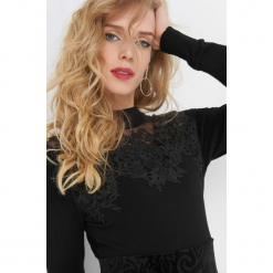 Sweter z ażurowym wzorem. Czarne swetry rozpinane damskie Orsay, xs, z dzianiny. Za 99,99 zł.