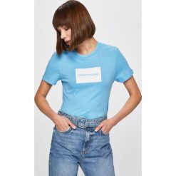 Calvin Klein Jeans - Top. Niebieskie bluzki damskie Calvin Klein Jeans, s, z nadrukiem, z bawełny, z okrągłym kołnierzem, z krótkim rękawem. W wyprzedaży za 119,90 zł.