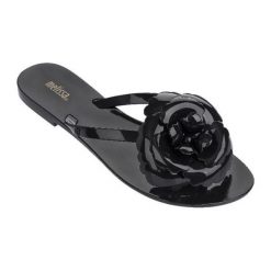 Japonki w kolorze czarnym. Czarne klapki damskie Melissa, Pepe Jeans, bez wzorów, bez obcasa. W wyprzedaży za 99,95 zł.