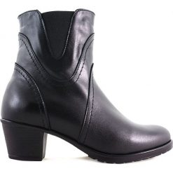 BOTKI DAMSKIE GRE 540 CZA. Botki damskie Gregors, ze skóry, bez obcasa, bez zapięcia. Za 239,00 zł.
