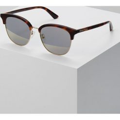 McQ Alexander McQueen Okulary przeciwsłoneczne brown. Pomarańczowe okulary przeciwsłoneczne damskie marki McQ Alexander McQueen. W wyprzedaży za 428,35 zł.