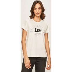 Lee - T-shirt. Białe bluzki damskie Lee, s, z nadrukiem, z bawełny, z okrągłym kołnierzem. W wyprzedaży za 99,90 zł.