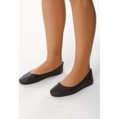 Granatowe Balerinki Saneness. Szare baleriny damskie Born2be, z aplikacjami, bez obcasa, na płaskiej podeszwie. Za 39,99 zł.