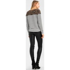 Swetry klasyczne damskie: SET Sweter white camel