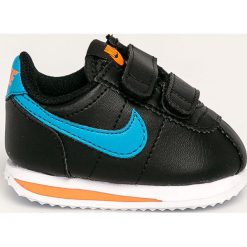 Nike Kids - Buty dziecięce Nike Cortez Basic SL. Czarne trampki chłopięce Nike Kids, bez wzorów, z gumy, sportowe, z okrągłym noskiem, bez zapięcia. W wyprzedaży za 149,90 zł.