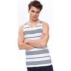 T-SHIRT BEZ RĘKAWÓW W PASY. Białe t-shirty męskie Top Secret, na lato, m, w paski, z bawełny, bez kołnierzyka. W wyprzedaży za 34,99 zł.