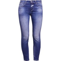 CLOSED BAKER Jeansy Slim fit authentic mid blue wash. Niebieskie rurki damskie CLOSED. W wyprzedaży za 599,20 zł.