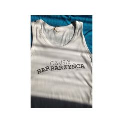 Podkoszulek "Czuły barbarzyńca". Białe podkoszulki męskie marki Kurdemol, s, z dresówki. Za 59,00 zł.