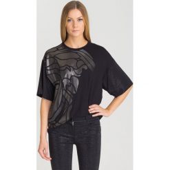 T-SHIRT VERSACE COLLECTION. Czarne t-shirty damskie Versace Collection, z nadrukiem, z okrągłym kołnierzem. Za 649,50 zł.