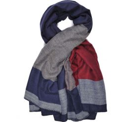 CHUSTA DAMSKA W KRATĘ. Szare chusty damskie Top Secret, na jesień. Za 39,99 zł.