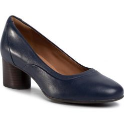 Półbuty CLARKS - Un Cosmo Step 261383544 Navy Leather. Niebieskie półbuty damskie Clarks, bez wzorów, ze skóry, bez obcasa, na obcasie, bez zapięcia. W wyprzedaży za 299,00 zł.