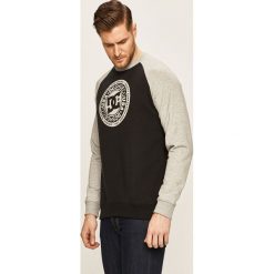 Dc - Bluza. Czarne bluzy męskie DC, s, z nadrukiem, z bawełny, z okrągłym kołnierzem, bez rękawów, bez kaptura. Za 239,90 zł.