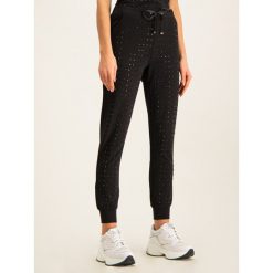 Spodnie dresowe Liu Jo Sport T69162 J5791. Czarne spodnie damskie Liu Jo Sport, xs, z elastanu. W wyprzedaży za 369,00 zł.