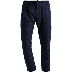 Spodnie dresowe męskie: Topman Spodnie treningowe blue