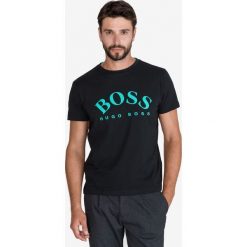 BOSS Hugo Boss Koszulka Czarny. Czarne podkoszulki męskie BOSS Hugo Boss, l, z nadrukiem, z bawełny, bez kołnierzyka, krótkie. Za 223,95 zł.