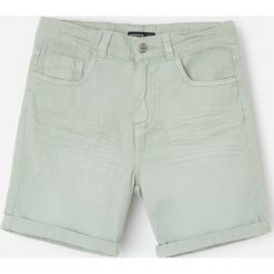Szorty z efektem gniecenia - Khaki. Brązowe spodenki i szorty męskie Reserved, bez wzorów. W wyprzedaży za 19,99 zł.
