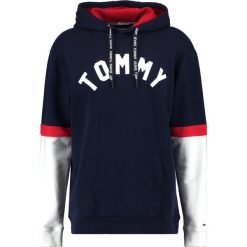 Tommy Jeans COLORBLOCK HOODIE RELAXED FIT Bluza z kapturem black iris/multi. Niebieskie bluzy męskie Tommy Jeans, xl, z bawełny, z kapturem. W wyprzedaży za 359,20 zł.