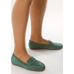 Zielone Mokasyny Fell In Love. Zielone mokasyny damskie Born2be, bez wzorów, bez obcasa, na płaskiej podeszwie, bez zapięcia. Za 59,99 zł.
