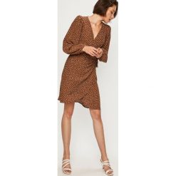 Answear - Sukienka Answear Lab. Pomarańczowe sukienki damskie ANSWEAR, na co dzień, s, w grochy, z wiskozy, casualowe, bez kołnierzyka, z długim rękawem, długie, mini, rozkloszowane. Za 159,90 zł.