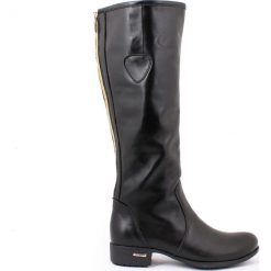 Kozaki - skóra naturalna - model 160 - kolor czarny. Czarne kozaki damskie Zapato, na co dzień, na zimę, z jeansu, eleganckie, przed kolano, na niskim obcasie, na płaskiej podeszwie, bez zapięcia. W wyprzedaży za 349,30 zł.