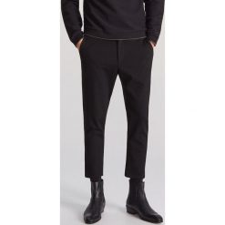 Spodnie carrot - Czarny. Czarne spodnie damskie Reserved, m, bez wzorów. Za 149,99 zł.