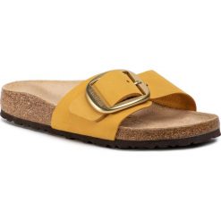 Klapki BIRKENSTOCK - Madrid Big Buckle 1015716 Ochre. Żółte klapki damskie Birkenstock, bez wzorów, ze skóry, bez obcasa. Za 369,00 zł.