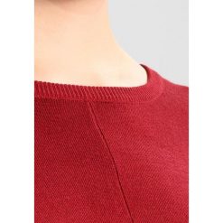 Swetry klasyczne damskie: Zizzi OCARRIE Sweter red pear