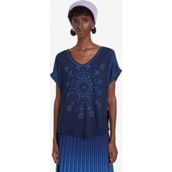 Desigual Detroit Koszulka Niebieski Wielokolorowy. Niebieskie koszulki damskie Desigual, xl, z nadrukiem, z poliesteru, bez kołnierzyka, z krótkim rękawem. Za 274,95 zł.