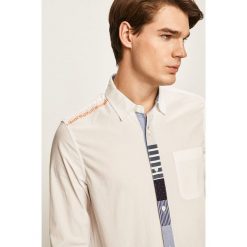 Desigual - Koszula. Białe koszule męskie Desigual, xl, bez wzorów, z bawełny, klasyczne, z klasycznym kołnierzykiem, z długim rękawem. W wyprzedaży za 179,90 zł.