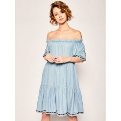 Sukienka codzienna Pepe Jeans Sasha PL952679. Niebieskie sukienki damskie Pepe Jeans, na co dzień, m, bez wzorów, z lyocellu, bez kołnierzyka, bez rękawów, proste. W wyprzedaży za 289,00 zł.