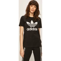 Adidas Originals - T-shirt. Czarne topy damskie adidas Originals, z nadrukiem, z elastanu, z okrągłym kołnierzem. Za 99,90 zł.